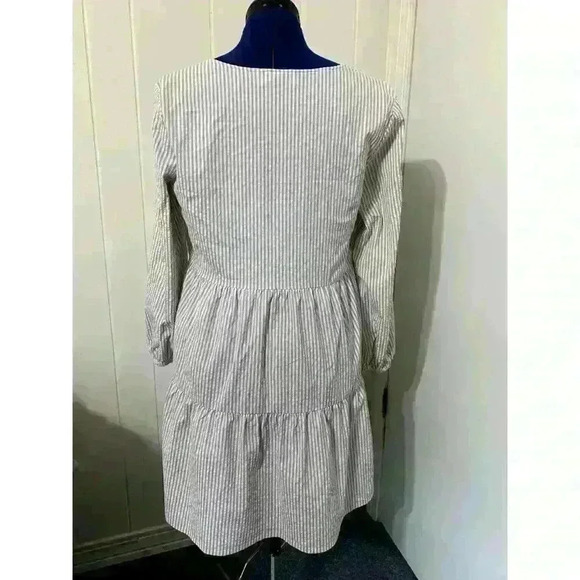 Vinyard Vines Performance Khaki Seersucker long sleeve Tier Dress Size Medium - Picture 3 of 8